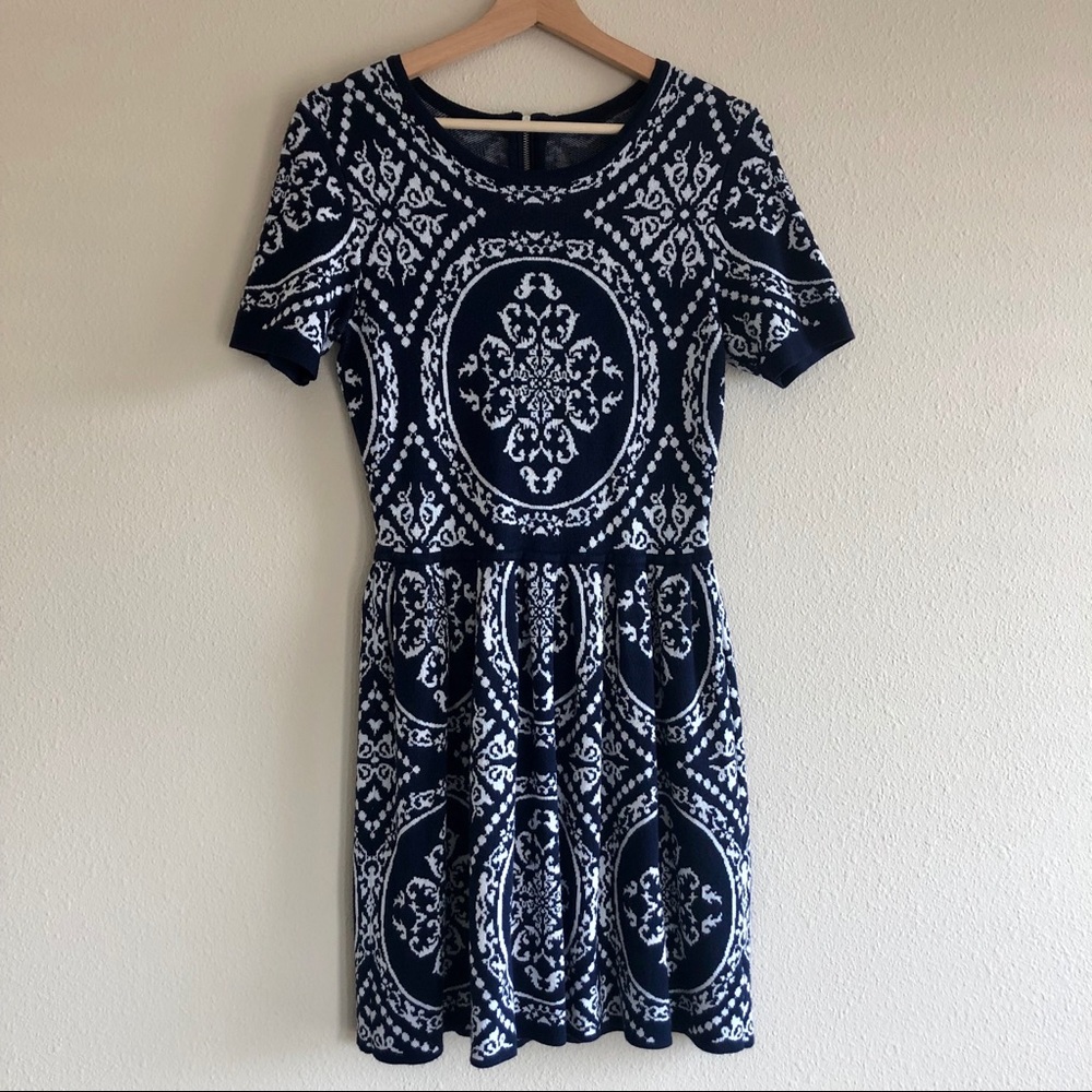BOUTIQUE | NAVY PRINTED DRESS Sz S
